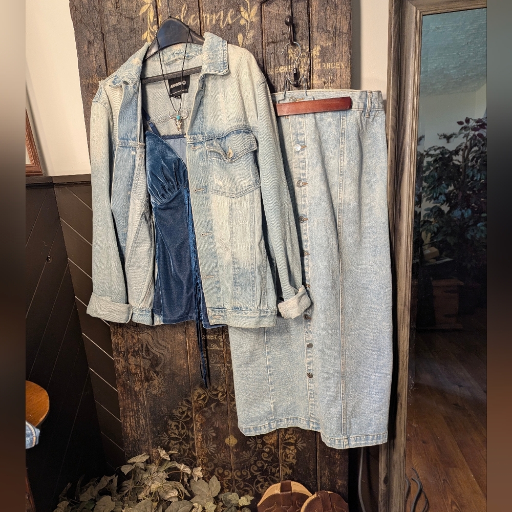 Denim Jacket.   Lg